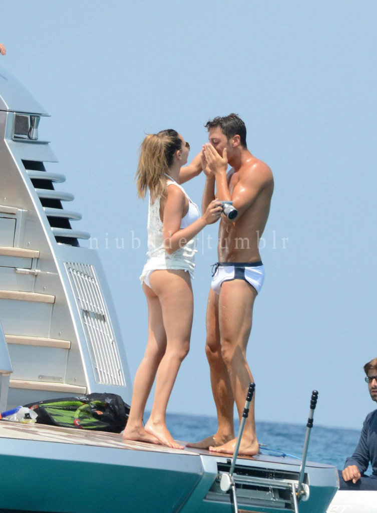 Alexander Skarsgard posing shirtless and sexy